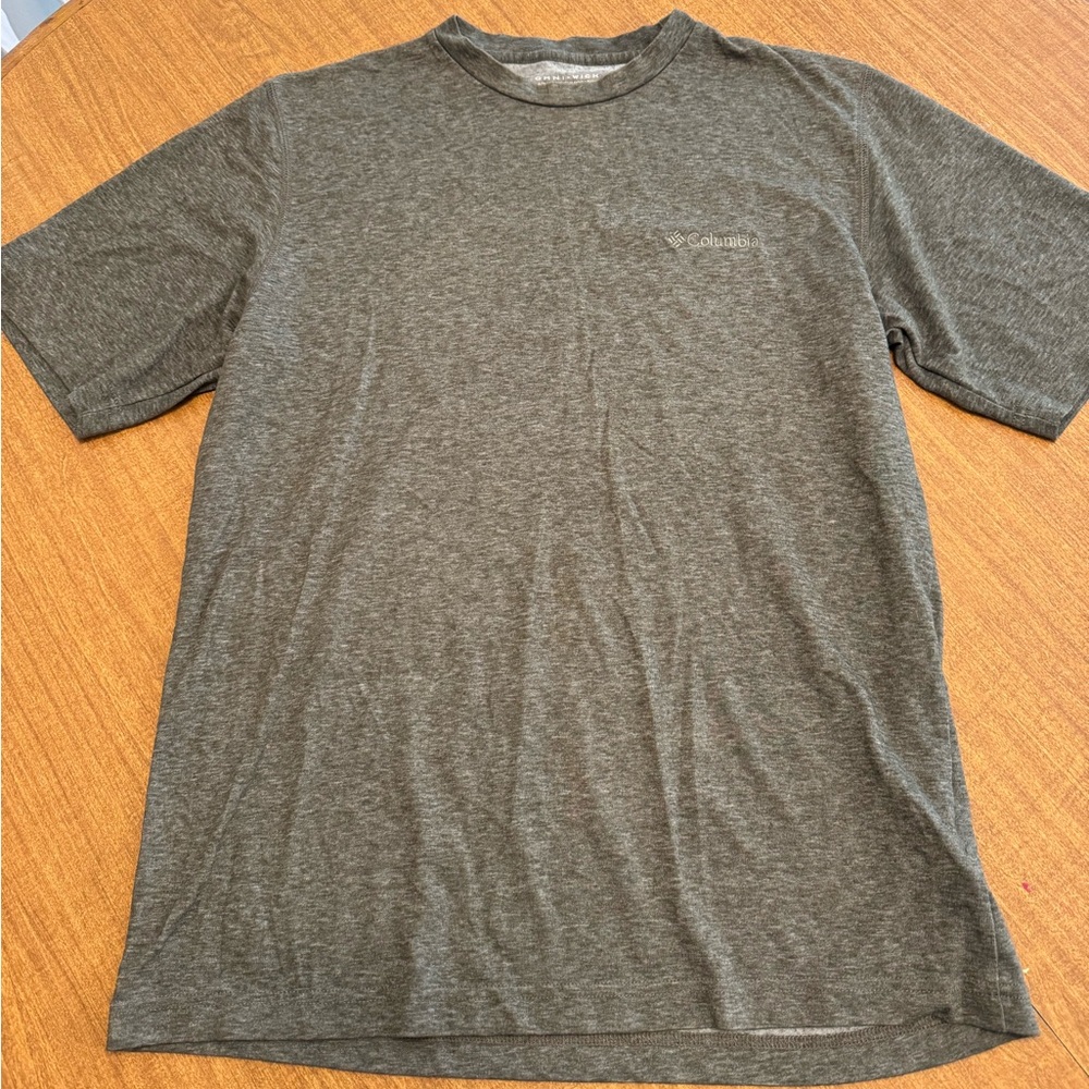 Columbia tshirt men’s size small NWOT